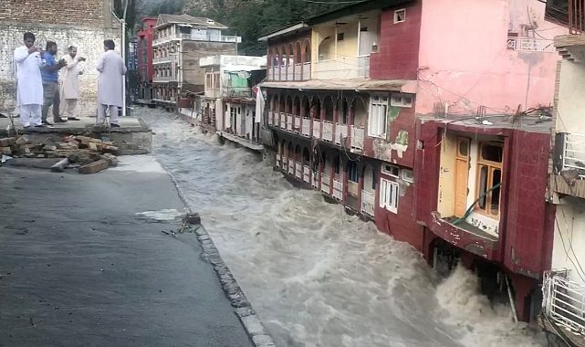 Pakistan'daki felaketin büyüklüğü gözler önüne serildi
