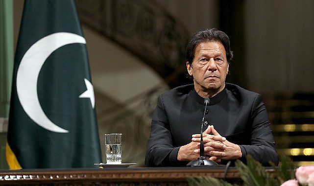 Pakistan kaynıyor! Eski Başbakan İmran Han'a suikast girişimi!