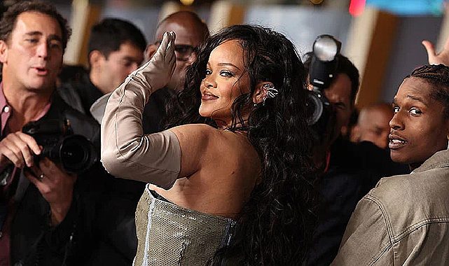 Rihanna doğum sonrası ilk kez kırmızı halıda!