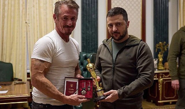 Sean Penn Zelenski'ye Oscar'ını hediye etti