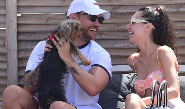 Sinan Akçil'den köpek isyanı