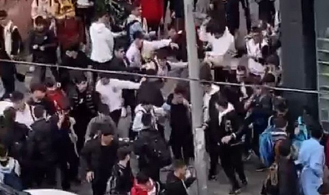 Sultangazi'de lise kavgası! Ortalık savaş alanına döndü