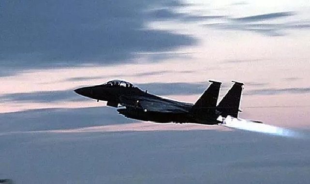Suudi Arabistan'da F-15 savaş uçağı düştü