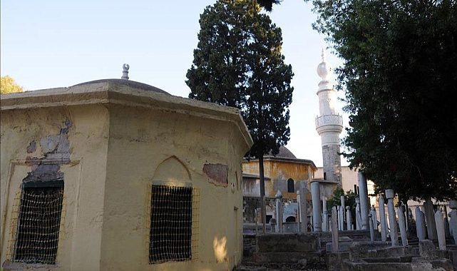 Yunanistan tarihi binayı dönüştürerek Türk mirasını bozuyor