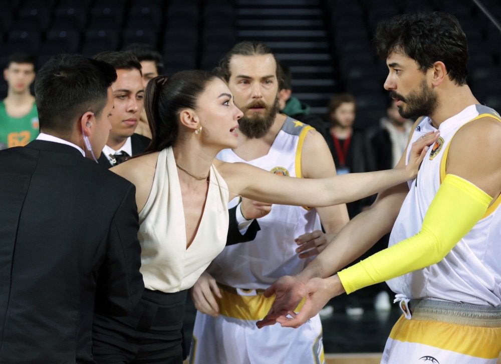 Burcu Özberk ve Gökhan Alkan'lı "Kraliçe"nin ilk tanıtımı yayınlandı!