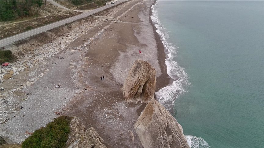 Sinop'ta rüzgar sonrası deniz çekildi