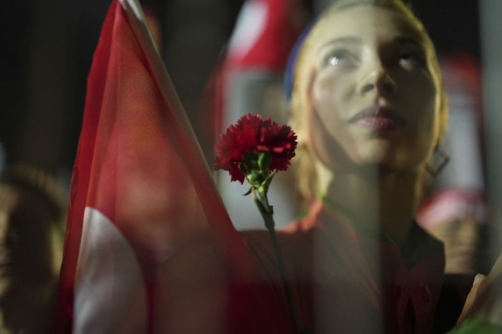 Türkiye’de muhalefet ayakta, dünya izliyor: “İmamoğlu çıkmadan geri adım yok!”