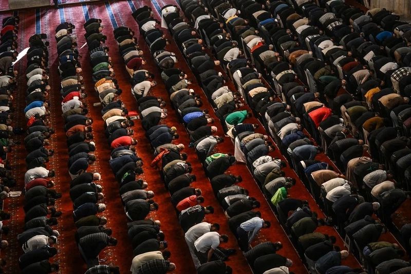 Süleymaniye'den Diyarbakır'a... Camiler doldu taştı! Ramazan Bayramı'nın coşkusu Türkiye’yi sardı