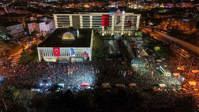 CHP'nin çağrısı sonrası Saraçhane'de protestolar dördüncü gününde: Valilik yasağı 26 Mart'a uzattı