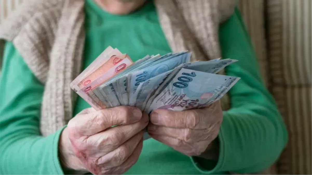 Milyonlarca emekli bu haberi bekliyordu! Bayram ikramiyesinin yatacağı tarih açıklandı