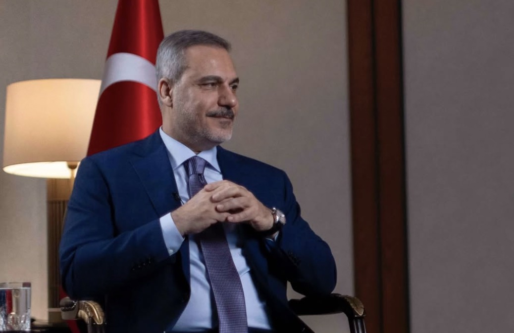 Bu ilk kez oluyor! Hakan Fidan'a canlı yayında kahkaha attıran soru