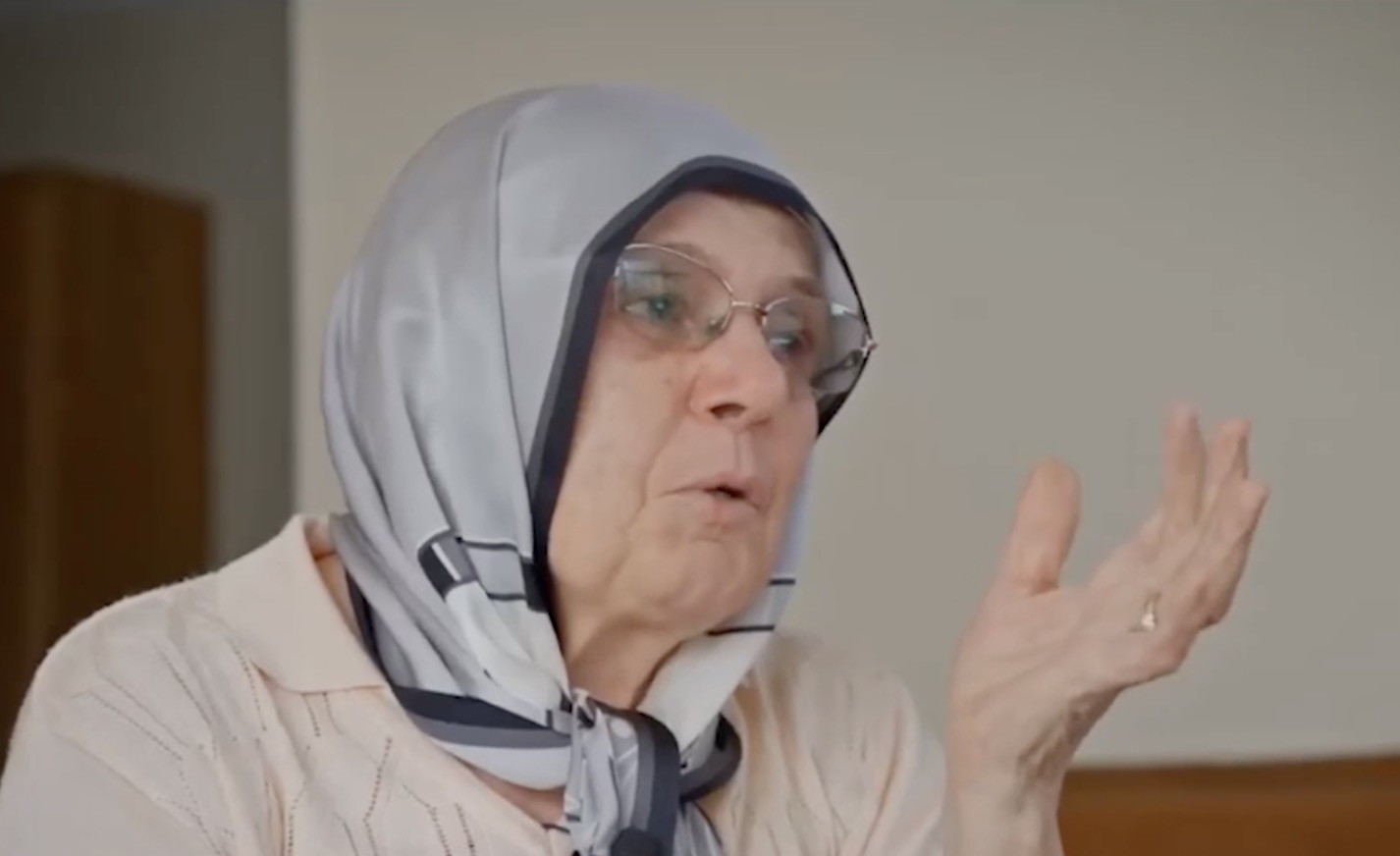 Gözlerinde yaşlarla anlattı! İşte İmamoğlu'nun annesi