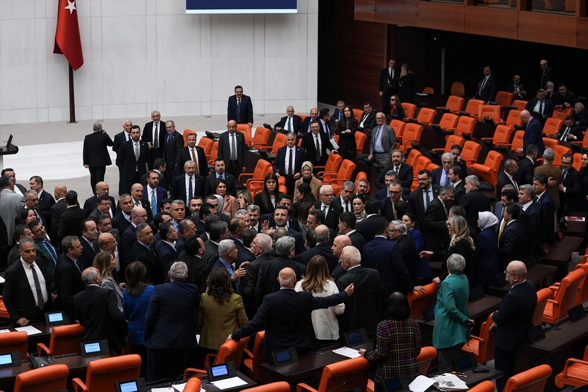 Yine neler oluyor? Emekli ikramiyesi Meclis'te ertelendi