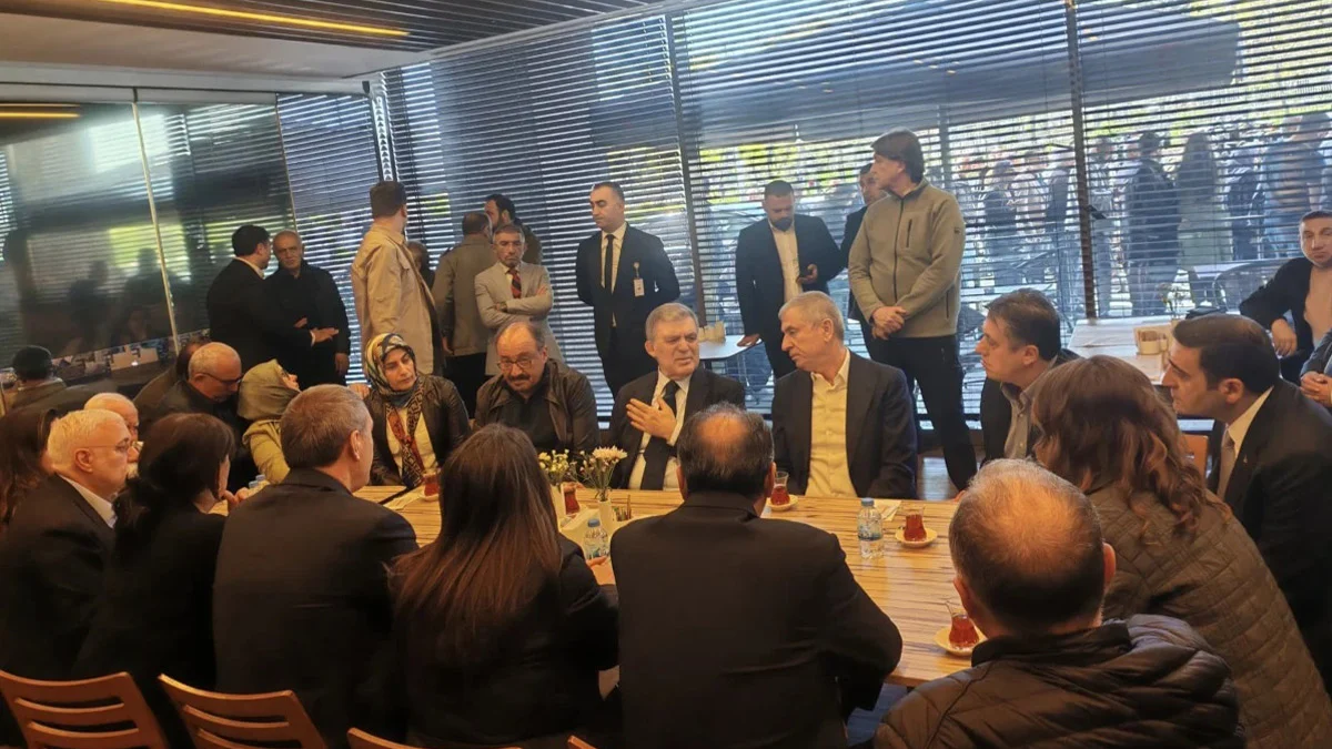 Abdullah Gül'den Sırrı Süreyya Önder'e ziyaret