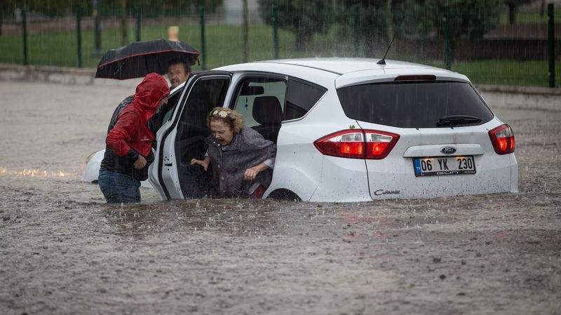 Çok şiddetli sağanak yağmur geliyor