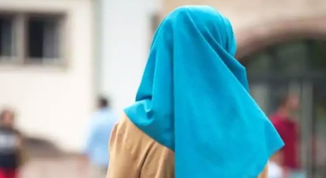 O zihniyetin artıkları çöpte... KKTC'de başörtüsü artık serbest
