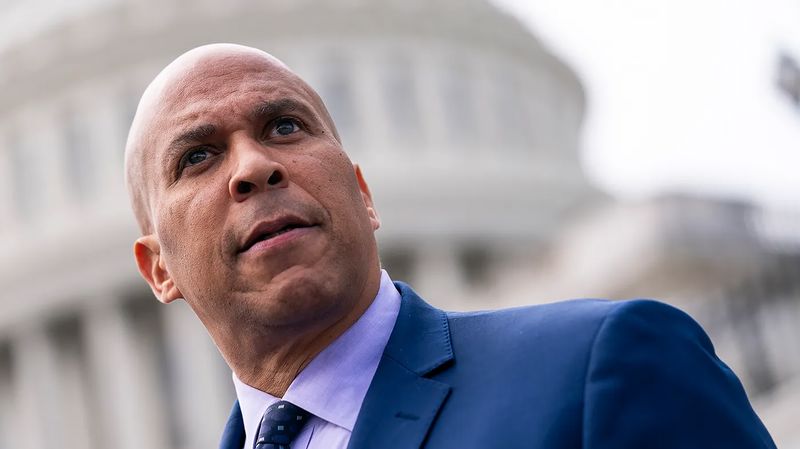 Demokratik Senatör Cory Booker, Trump ve Musk'ı Korku ve Kaos Yaratmakla Suçladı