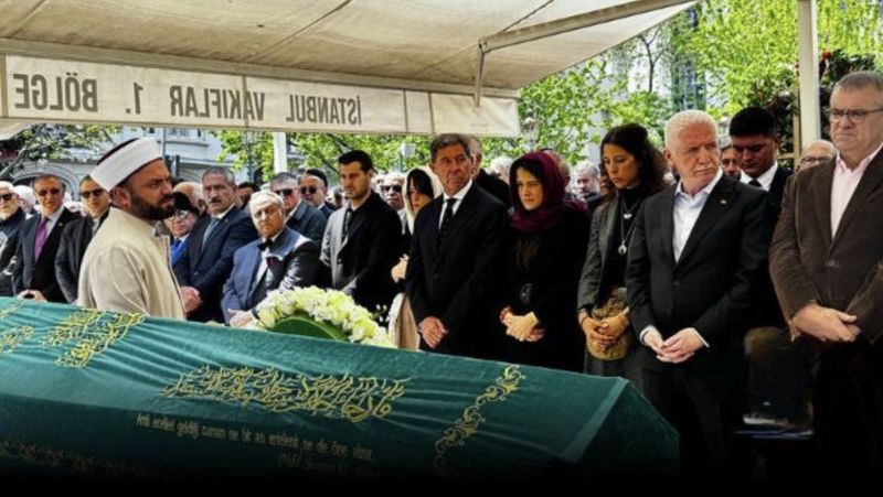 Boyner'in cenaze namazında usul tartışması