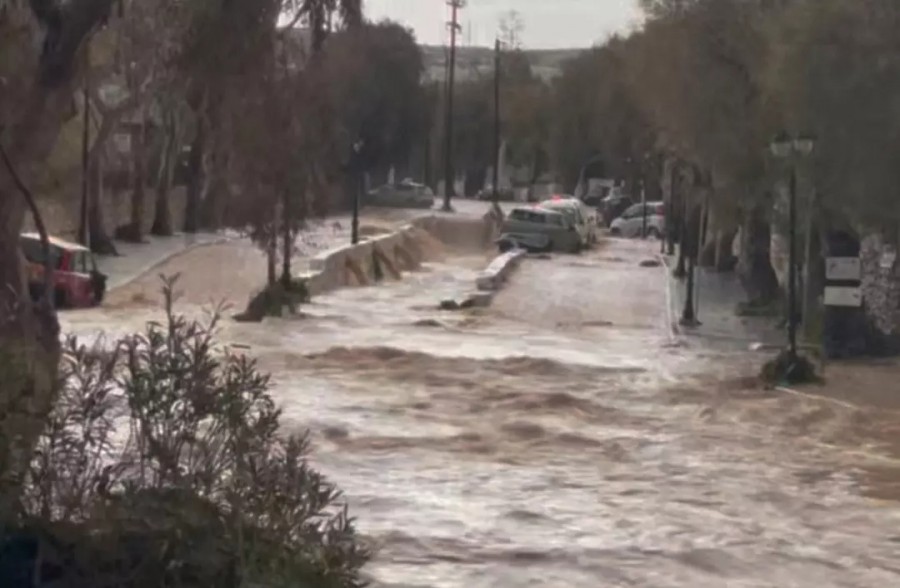 Aydın ve İzmir'de korkunç fırtına ve sel