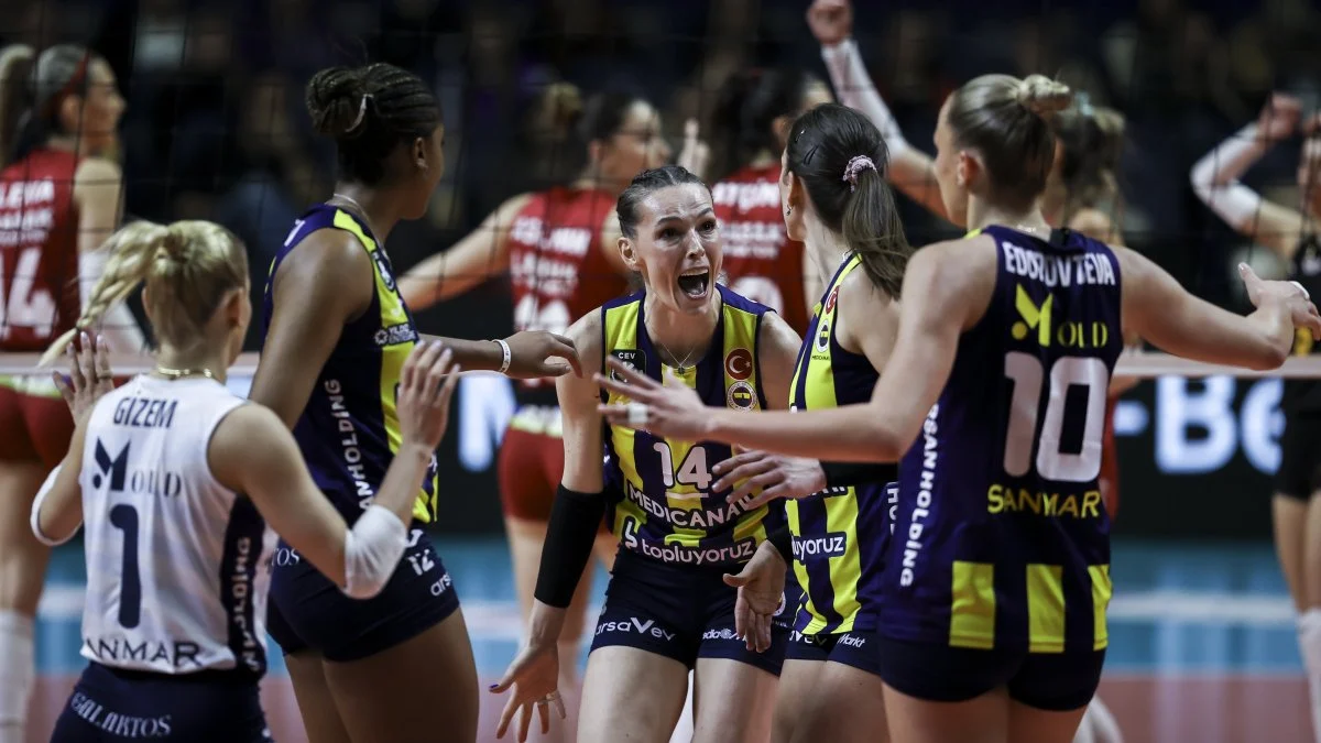 Galatasaray'ı devirdiler... Fenerbahçe Sultanlar Ligi'nde finalde!