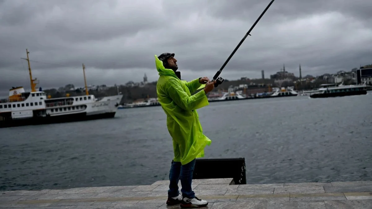 Bahar havalarına elveda! İstanbul'da sağanak ve fırtına kapıda