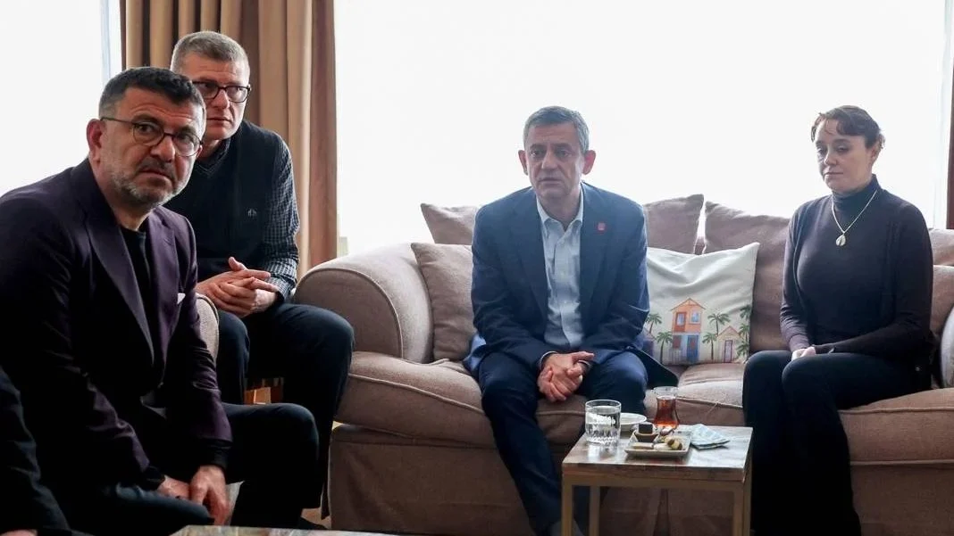 Özgür Özel'den duruşma öncesi Minguzzi ailesine ziyaret