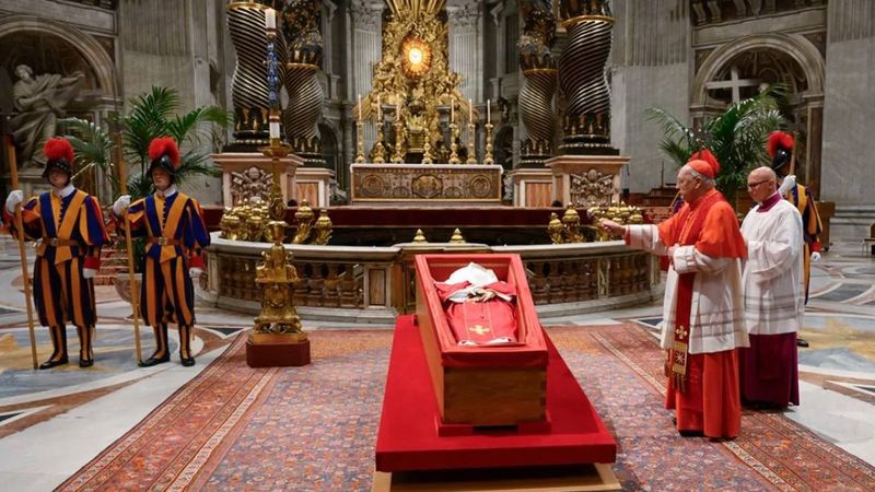 Dünya Vatikan'da toplanıyor! Papa Francis'in cenaze töreni başladı
