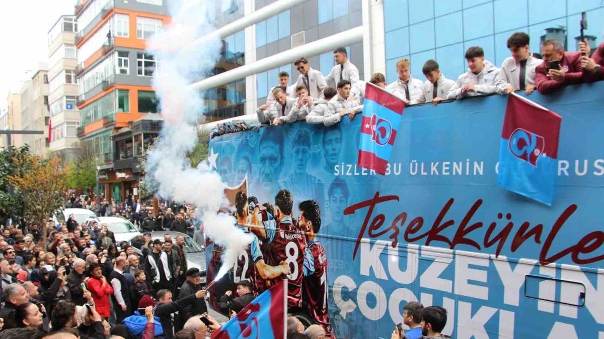 Avrupa ikincisi Trabzonspor'a coşkulu karşılama