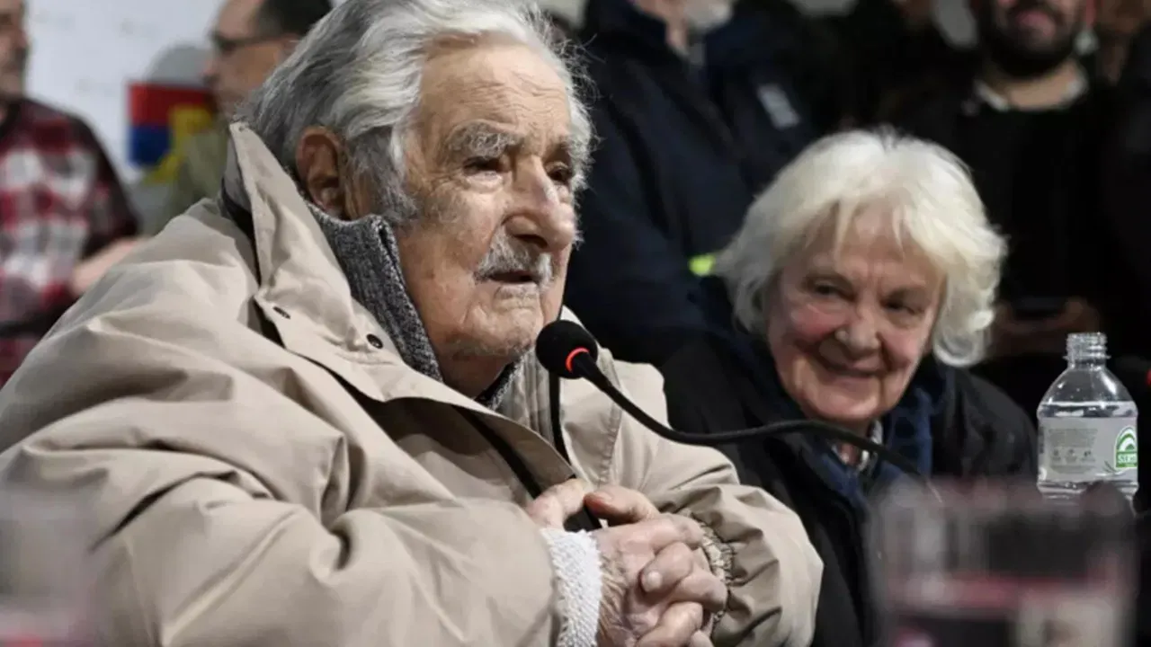 Uruguay’ın mütevazı lideri José Mujica hayata veda etti