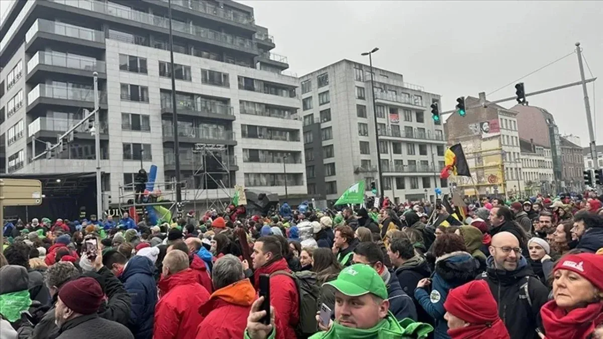 Koca ülkede hayat durdu! Belçika’da memurlar kemer sıkma politikasına karşı grevde