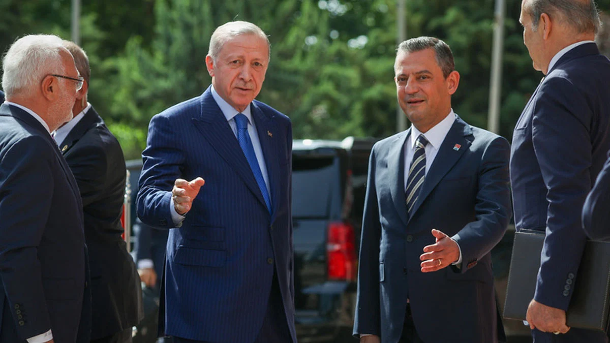 Erdoğan'dan Özgür Özel'e geçmiş olsun telefonu