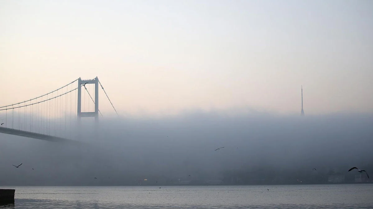 İstanbul Boğazı sis nedeniyle gemi trafiğine kapatıldı