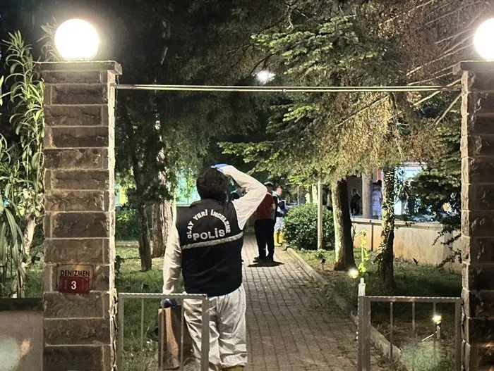 Kadıköy'de 10 katlı binada korkunç yangın