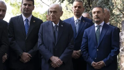 Bahçeli Türkeş’in kabrinde: Darbeler anayasası terk edilmeli