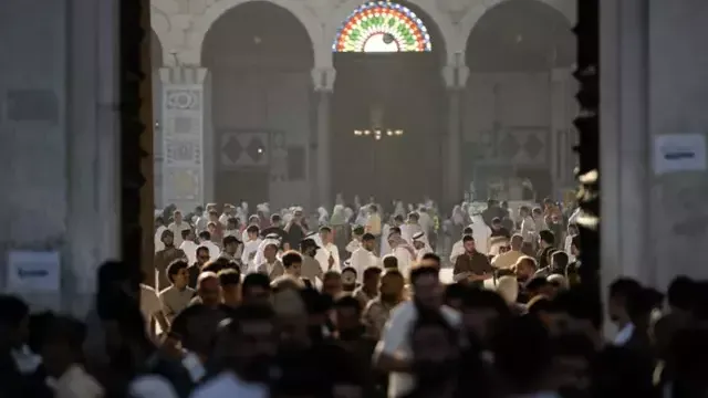 Esad'dan sonra ilk... Emevi Camii'nde bayram gibi bayram