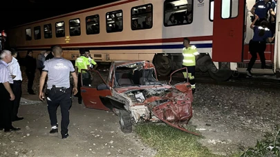 Bir tuhaf hikaye! Aracını tren raylarına bırakıp kaçan adam