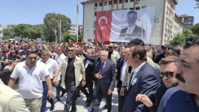 İlginç anlar... Zeyrek'in cenazesinde Kılıçdaroğlu'na alkışlı karşılama