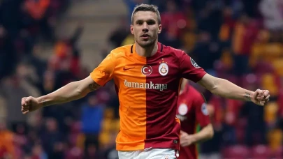 Galatasaray'ın yeni transferini Podolski paylaştı