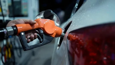 Motorine zam: Litre fiyatı 50 TL’yi aştı, sürücüler endişeli
