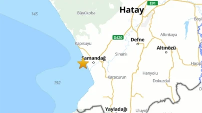 Hatay'da korkutan deprem: Samandağ sallandı, halk panikle sokağa çıktı