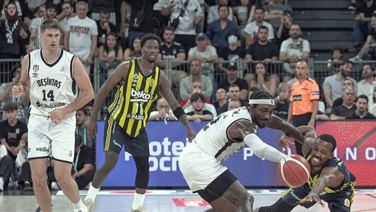 Beşiktaş'ı 91-87 yenen Fenerbahçe Beko şampiyonluk kapısını araladı