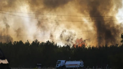 İzmir alevlere teslim! Yakaköy’de yangın bin 500 kişiyi evinden etti