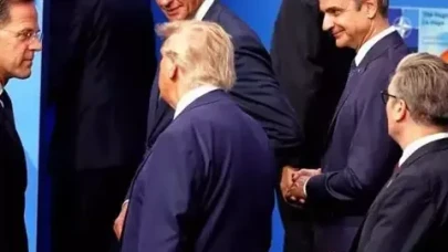 Yunan basını Miçotakis’in NATO yalnızlığını konuşuyor
