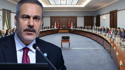 Hakan Fidan MKYK'da konuşurken telefonlara bu mesaj gitti