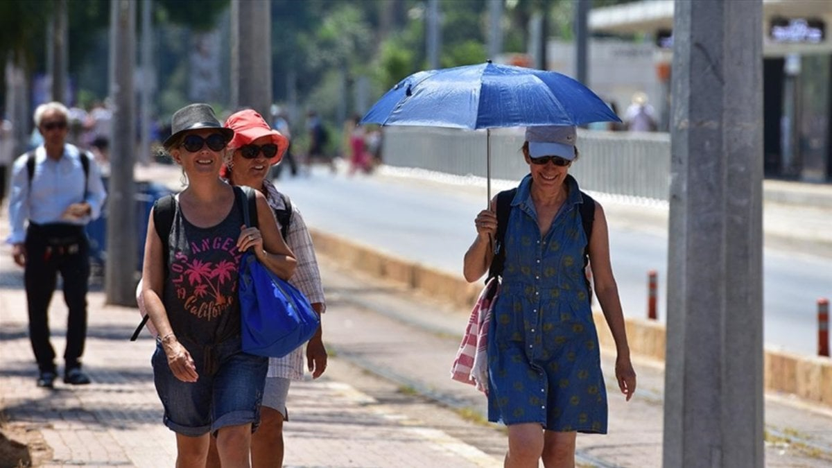 Türkiye sıcak hava dalgasıyla kavruluyor... 40 derece uyarısı