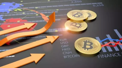 Rekordan rekora koşuyor... Bitcoin tarihi zirvesinde: 121 bin doları aştı