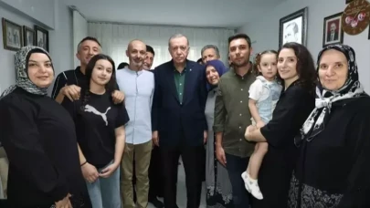 Muzaffer Gülşen’in yürek ısıtan bağışı... Filistin için biriktirdiği parayı Erdoğan’a teslim etti