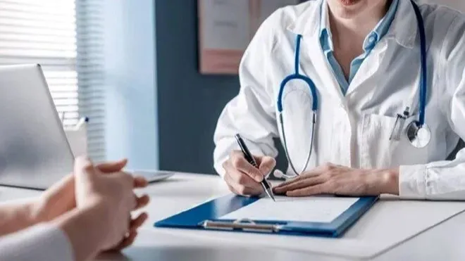 Doktorlar için yeni dönem: İki kurum sınırı ve sağlıkta dev düzenlemeler