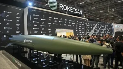 Dosta güven, düşmana korku... Roketsan'ın Gökbora, EREN ve İHA-300 füzeleri sahneye çıktı
