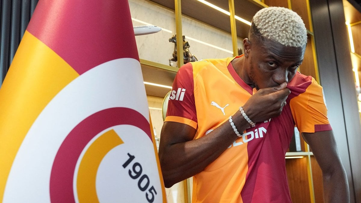 Osimhen Avrupa'nın en pahalı üçüncü transferi oldu